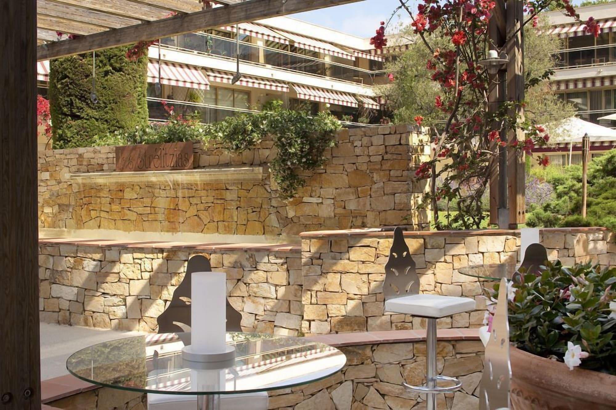 The Originals Boutique, Hotel Les Strelitzias Juan-les-Pins Exterior photo