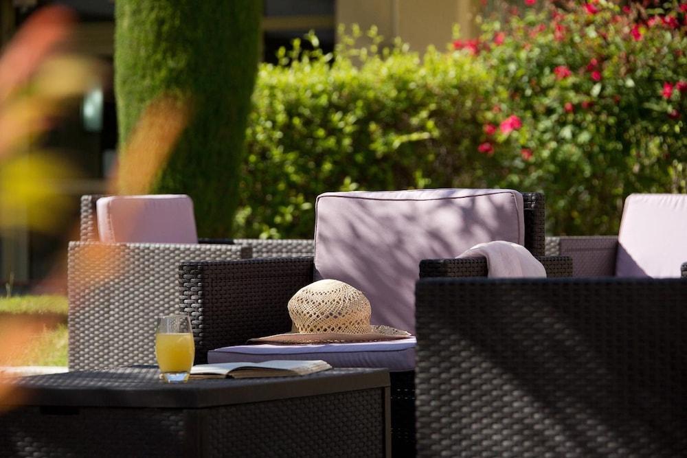 The Originals Boutique, Hotel Les Strelitzias Juan-les-Pins Exterior photo