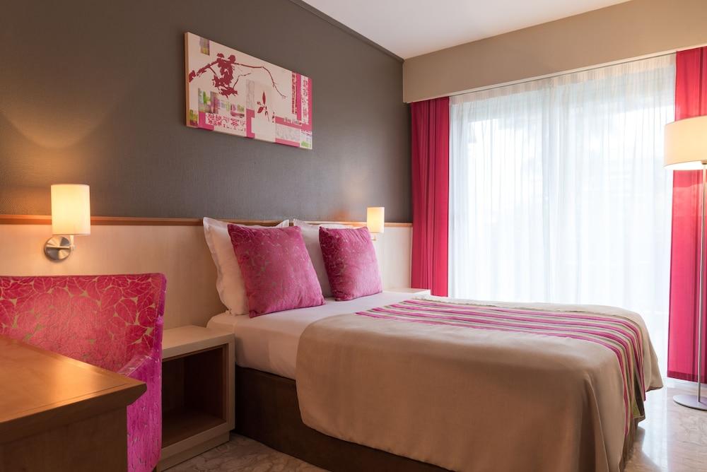 The Originals Boutique, Hotel Les Strelitzias Juan-les-Pins Exterior photo